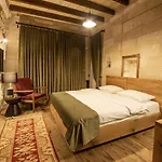 Luvi Cave فندق