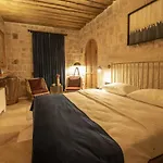 Luvi Cave 3*
