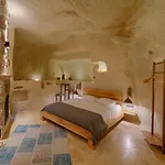 Luvi Cave 格雷梅