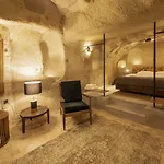 Luvi Cave 3*