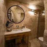 Luvi Cave فندق