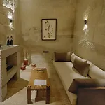 Luvi Cave 酒店