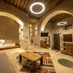 Luvi Cave Hotell