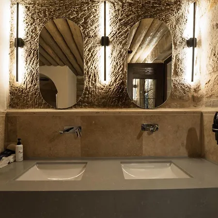 Luvi Cave Hotel *