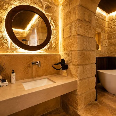 Luvi Cave Hotell 3*
