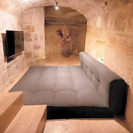 Luvi Cave 3*